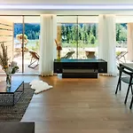 Au Club Alpin מלון 5*
